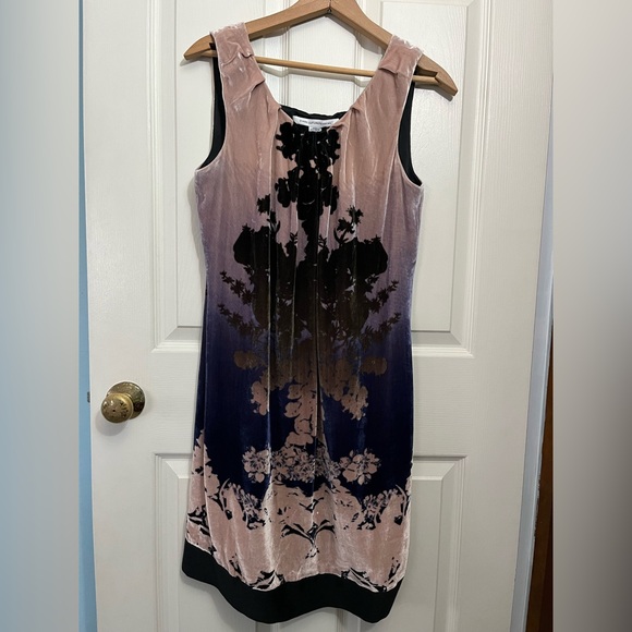 Diane Von Furstenberg Dresses & Skirts - Diane Von Furstenburg Silk Blend medallion Patterned Velvet Dress